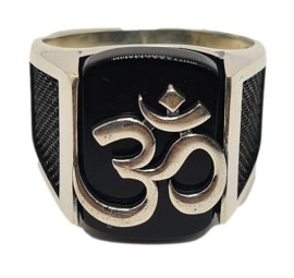 Anel Om Com Detalhe Preto Em Prata - Id 5536